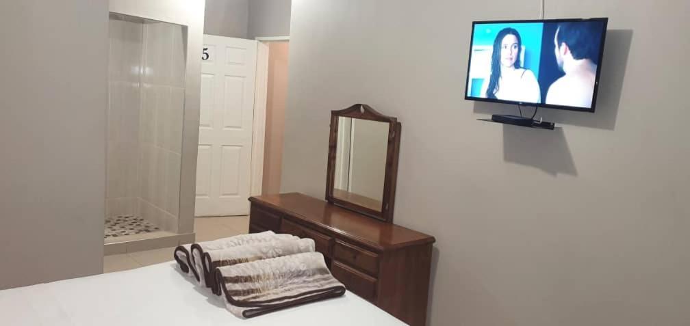 The Graceland Guesthouse Bluff Hill 외부 사진