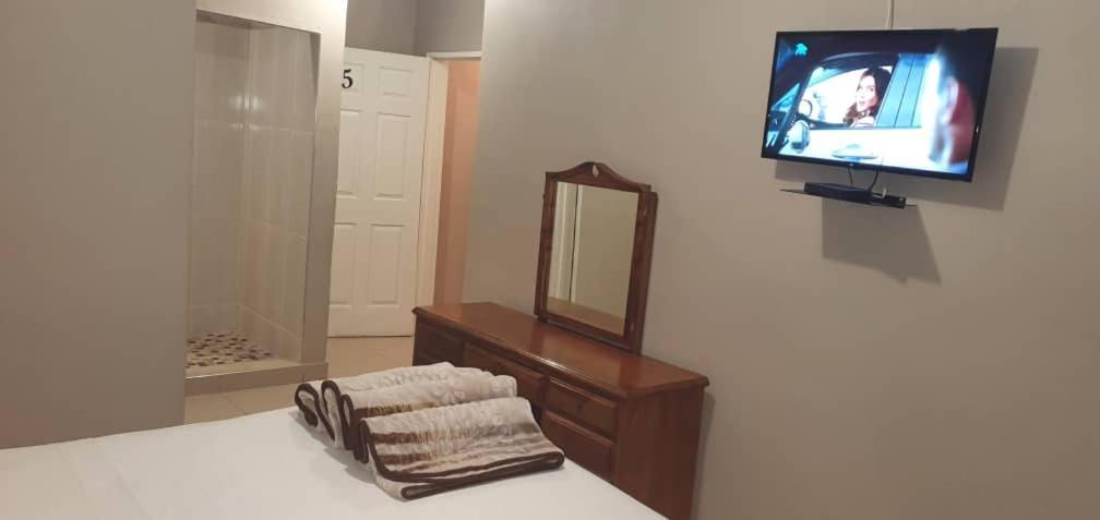 The Graceland Guesthouse Bluff Hill 외부 사진